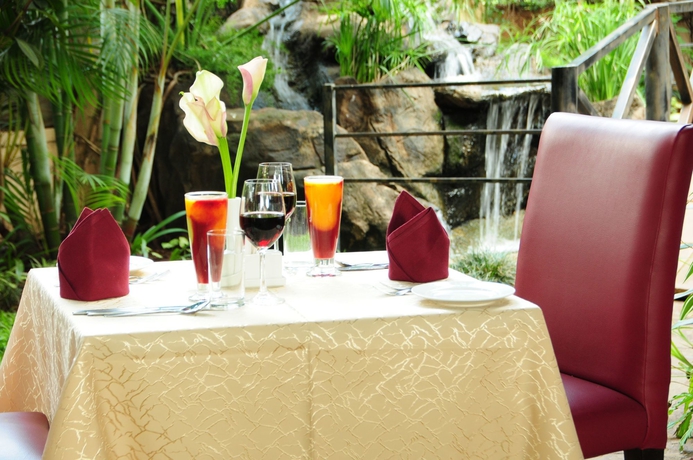 Imagen del bar/restaurante del Hotel Prideinn Westlands Luxury Boutique. Foto 6
