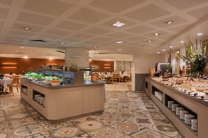 Imagen del bar/restaurante del Hotel Prima Kings. Foto 3