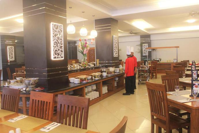 Imagen del bar/restaurante del Hotel Prima Sr and Convention. Foto 4