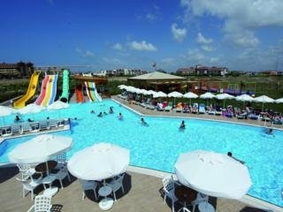 Imagen de la piscina del Hotel Primasol Hane Garden. Foto 6