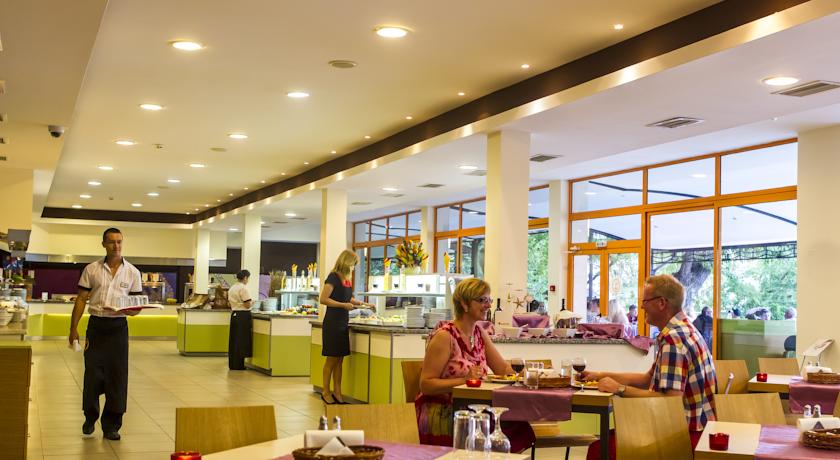 Imagen del bar/restaurante del Hotel Primasol Sunrise. Foto 1