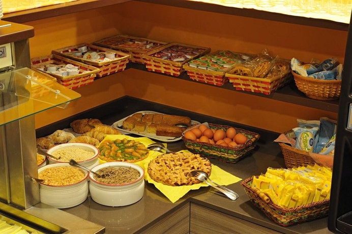 Imagen del bar/restaurante del Hotel Primavera, Binda. Foto 3