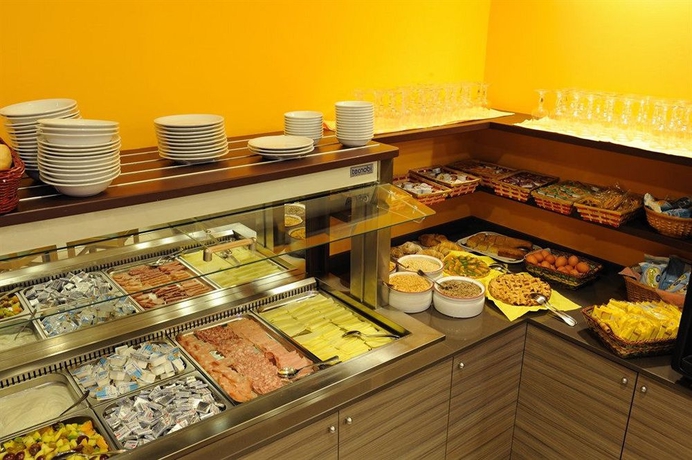 Imagen del bar/restaurante del Hotel Primavera, Binda. Foto 4