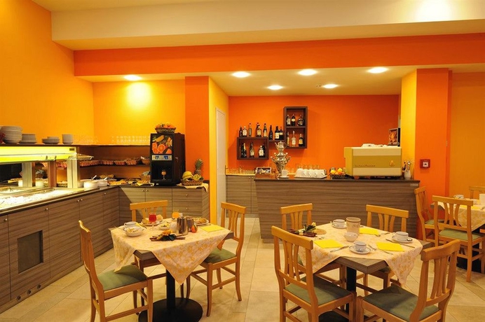 Imagen del bar/restaurante del Hotel Primavera, Binda. Foto 6