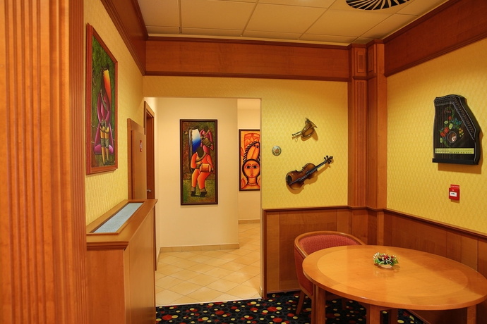 Imagen del bar/restaurante del Hotel Primavera Congress Centre. Foto 6