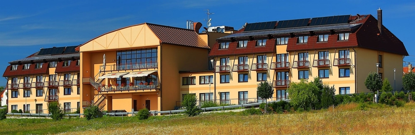 Imagen de los exteriores del Hotel Primavera Congress Centre. Foto 11