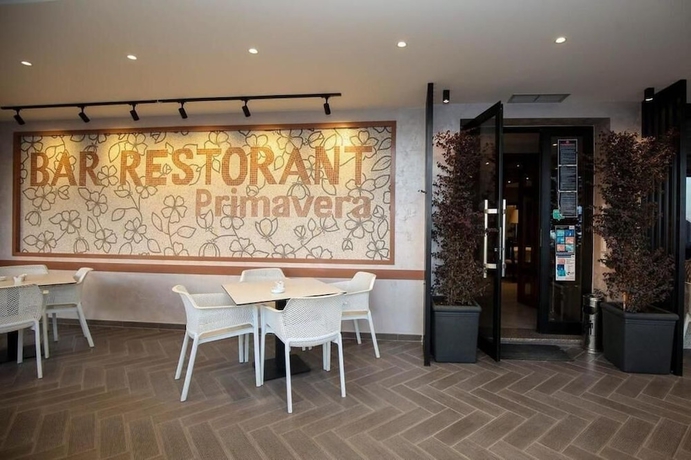 Imagen del bar/restaurante del Hotel Primavera, Vlore. Foto 3
