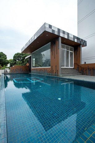 Imagen de la piscina del Hotel Prime Square. Foto 20