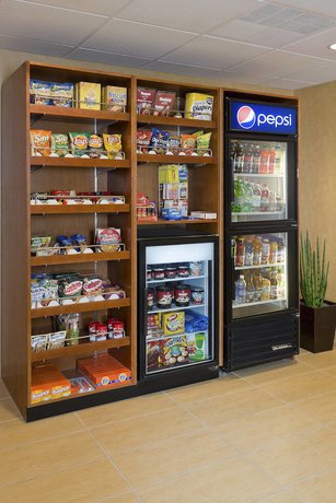 Imagen del bar/restaurante del Hotel PrimeStay Extended Suites by IHG. Foto 3