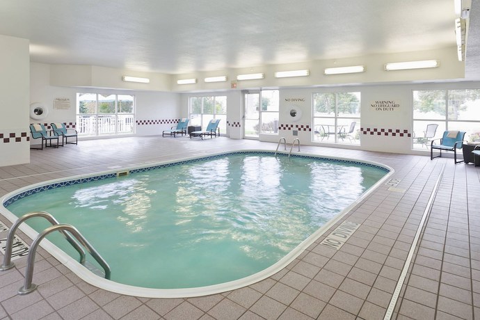 Imagen de la piscina del Hotel PrimeStay Extended Suites by IHG. Foto 17