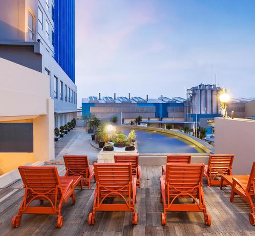 Imagen de la piscina del Hotel Primebiz Cikarang. Foto 20