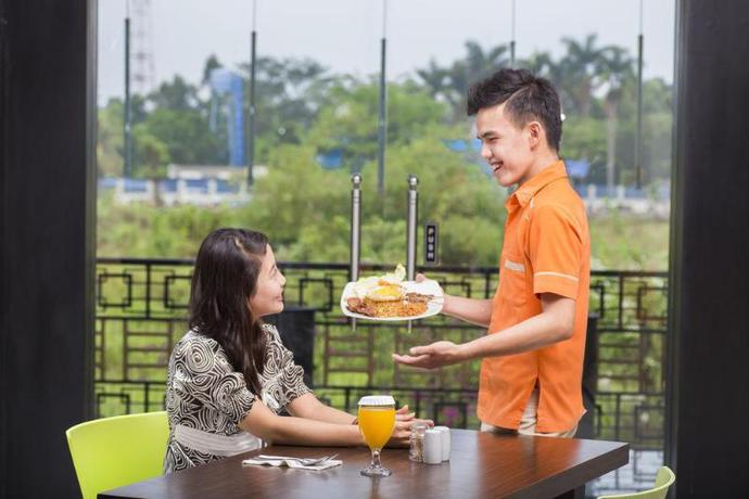Imagen del bar/restaurante del Hotel Primebiz Karawang. Foto 3