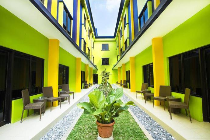 Imagen de los exteriores del Hotel Primebiz Karawang. Foto 14