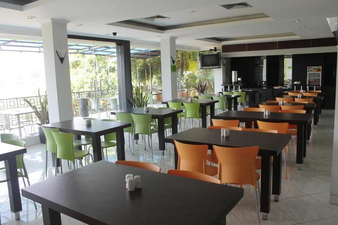 Imagen del bar/restaurante del Hotel Primebiz Karawang. Foto 4