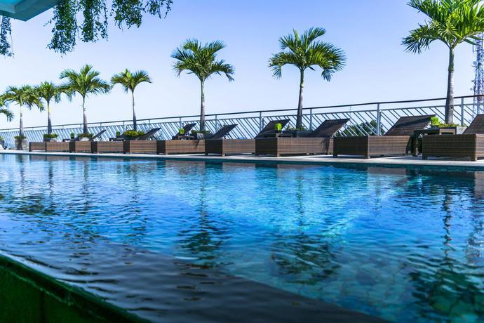 Imagen de la piscina del Hotel Primebiz Kuta. Foto 26