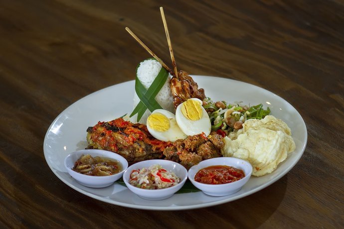 Imagen del bar/restaurante del Hotel Primebiz Kuta. Foto 3