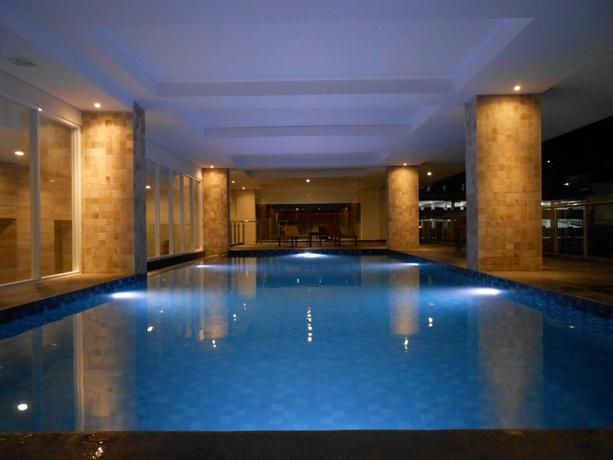 Imagen de la piscina del Hotel Primebiz Tegal. Foto 5