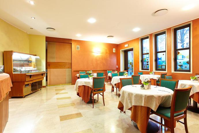 Imagen del bar/restaurante del Hotel Primhotel. Foto 3