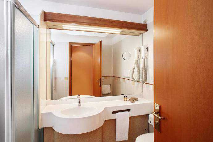 Imagen de la habitación del Hotel Primhotel. Foto 8