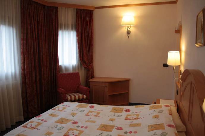 Imagen de la habitación del Hotel Primiero. Foto 11