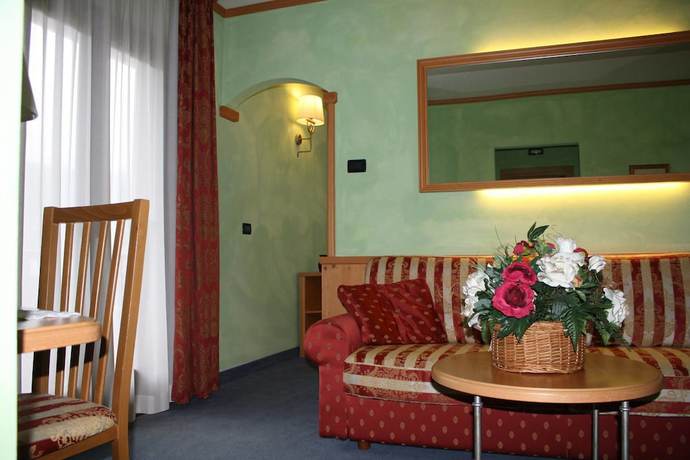 Imagen de la habitación del Hotel Primiero. Foto 17