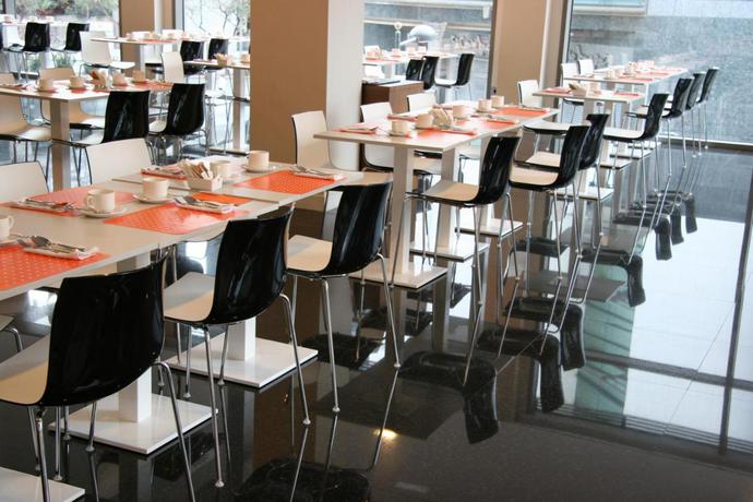 Imagen del bar/restaurante del Hotel Primus Valencia. Foto 2