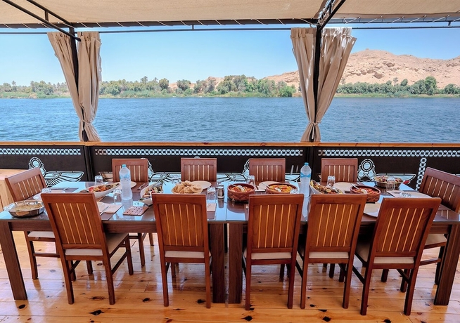 Imagen del bar/restaurante del Hotel Prince Anoush Dahabiya 3 Nights. Foto 5