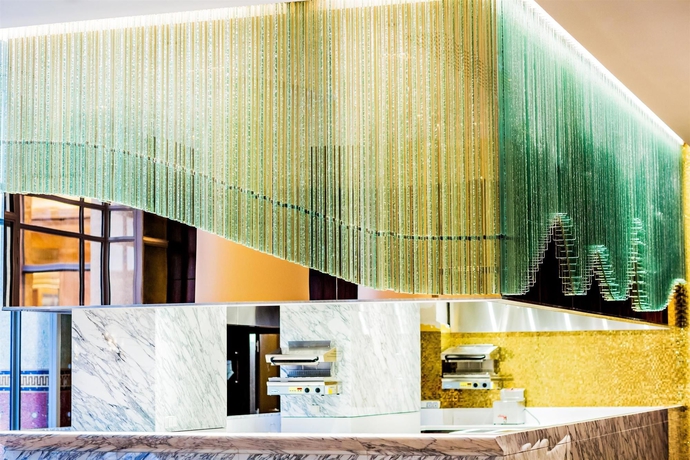 Imagen del bar/restaurante del Hotel Prince De Galles, A Luxury Collection , Paris. Foto 5