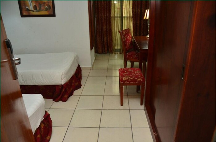 Imagen de la habitación del Hotel Prince De Galles. Foto 14