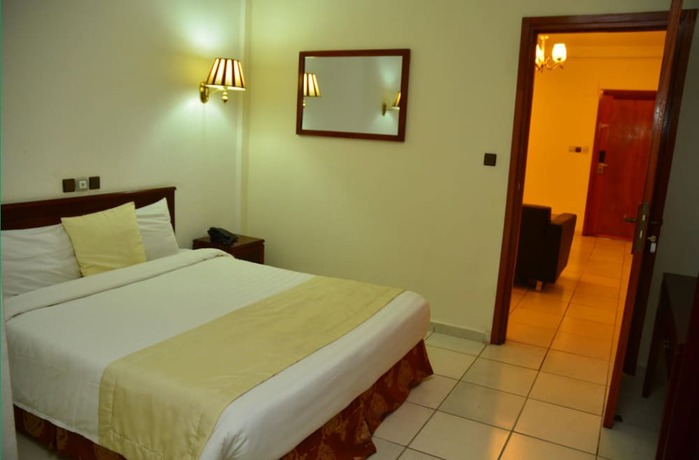 Imagen de la habitación del Hotel Prince De Galles. Foto 21