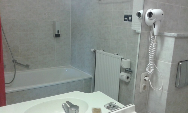 Imagen de la habitación del Hotel Prince De Liège. Foto 14