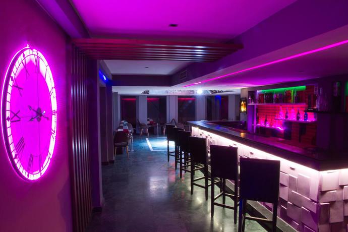 Imagen general del Hotel Prince De Paris. Foto 10