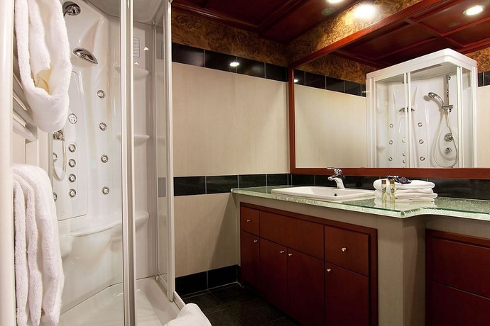 Imagen de la habitación del Hotel Prince Galles. Foto 2