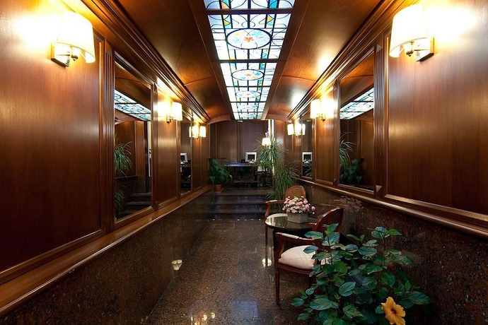 Imagen de los interiores del Hotel Prince Galles. Foto 5