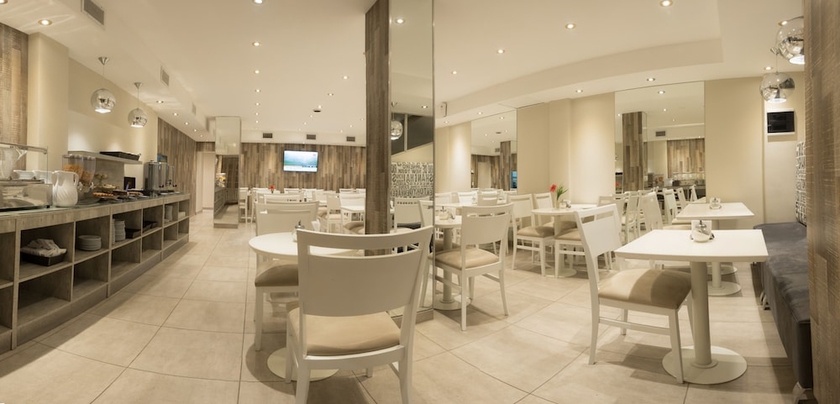 Imagen del bar/restaurante del Hotel Prince, Mar del Plata. Foto 2