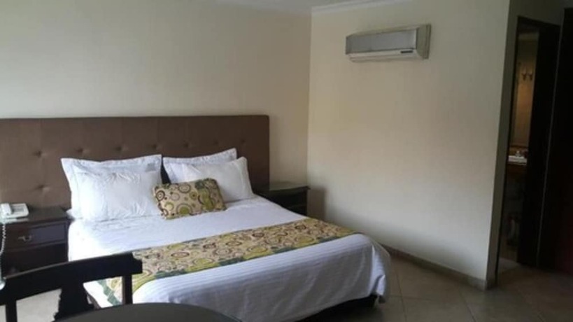 Imagen de la habitación del Hotel Prince Plaza. Foto 13