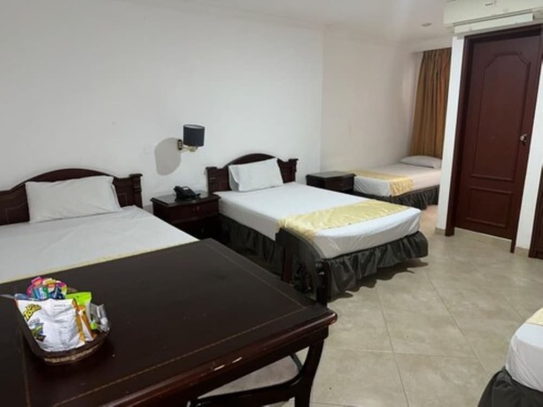 Imagen de la habitación del Hotel Prince Plaza. Foto 14