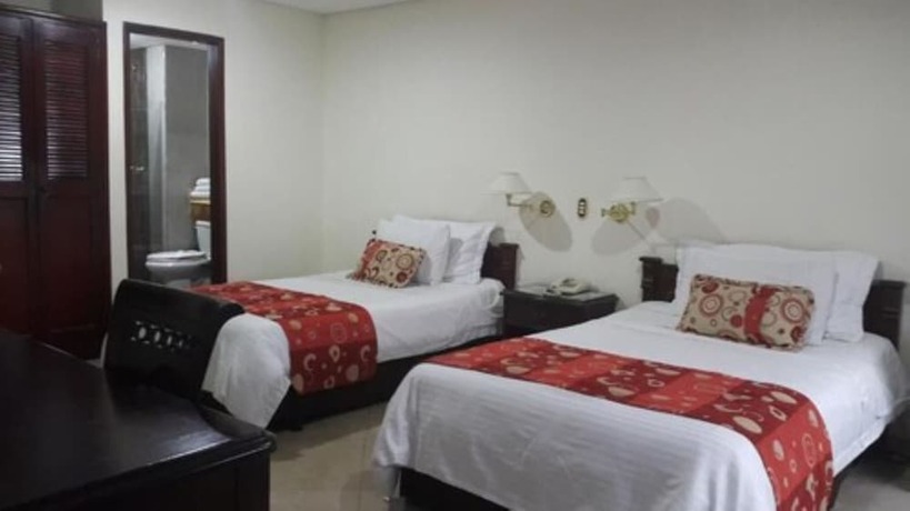 Imagen de la habitación del Hotel Prince Plaza. Foto 16