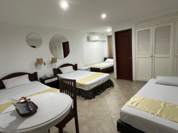 Imagen de la habitación del Hotel Prince Plaza. Foto 18