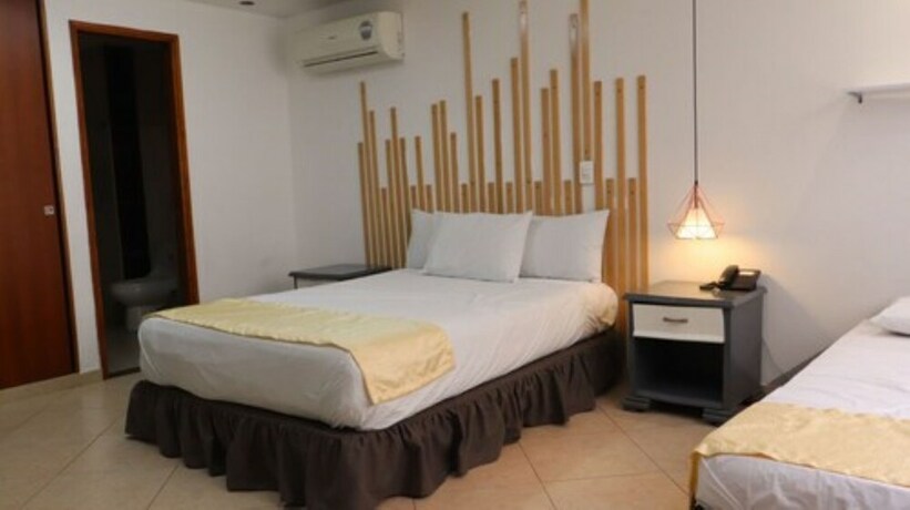 Imagen de la habitación del Hotel Prince Plaza. Foto 20