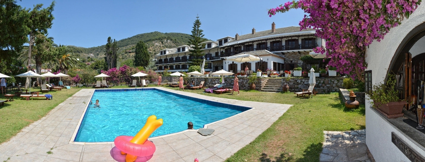 Imagen de la piscina del Hotel Prince Stafilos. Foto 13