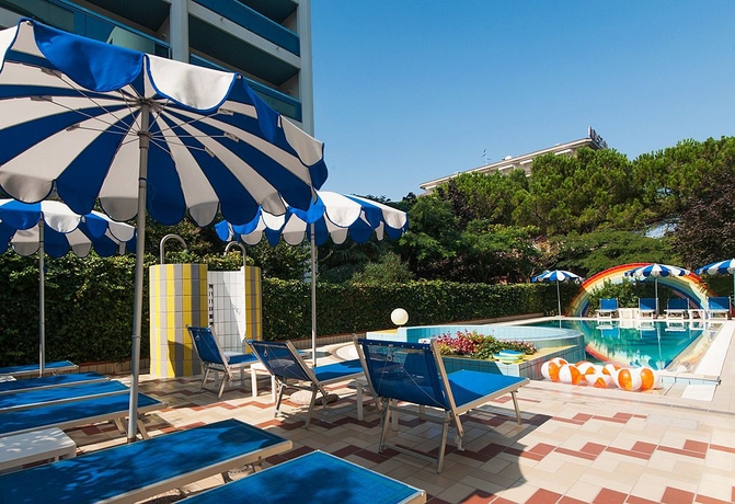 Imagen de la piscina del Hotel Princess, Bibione. Foto 16