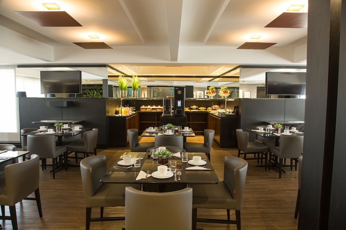 Imagen del bar/restaurante del Hotel Princess Express. Foto 3