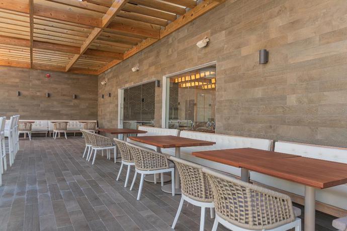 Imagen del bar/restaurante del Hotel Princess Family Club Bavaro. Foto 4