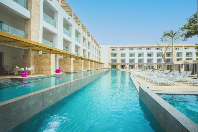 Imagen de la piscina del Hotel Princess Family Club Bavaro. Foto 14