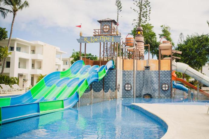 Imagen de la piscina del Hotel Princess Family Club Bavaro. Foto 15