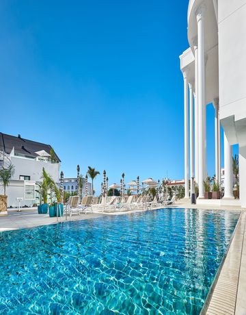 Imagen de la piscina del Hotel Princess Inspire Tenerife. Foto 17