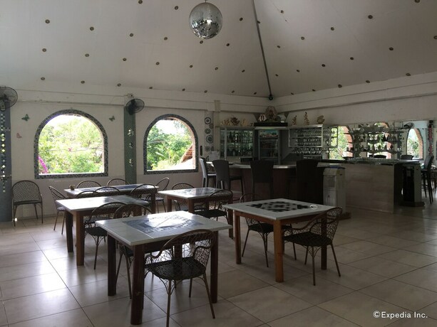 Imagen del bar/restaurante del Hotel Princess Of Coron. Foto 19