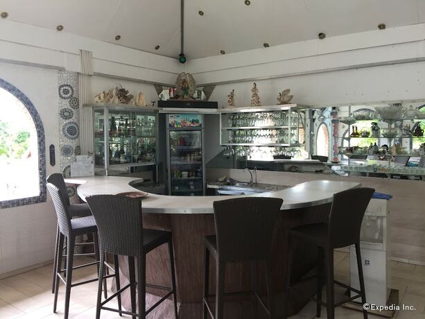 Imagen del bar/restaurante del Hotel Princess Of Coron. Foto 20