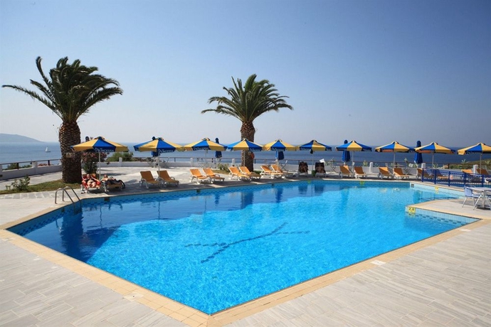 Imagen de la piscina del Hotel Princessa Riviera Resort. Foto 14